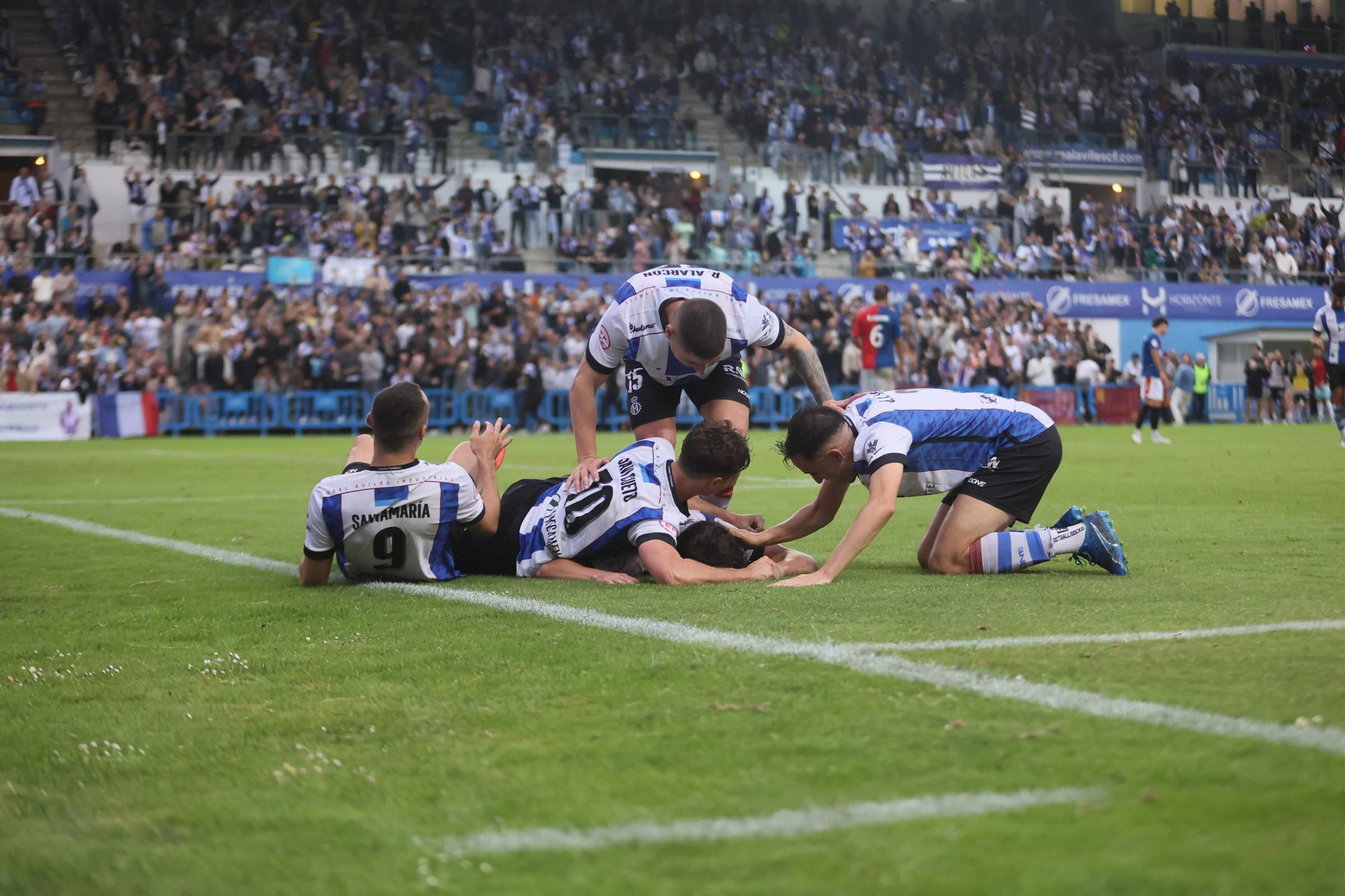 EN IMÁGENES: La final por el ascenso entre Avilés y Rayo Majadahonda vivida en el Suárez Puerta