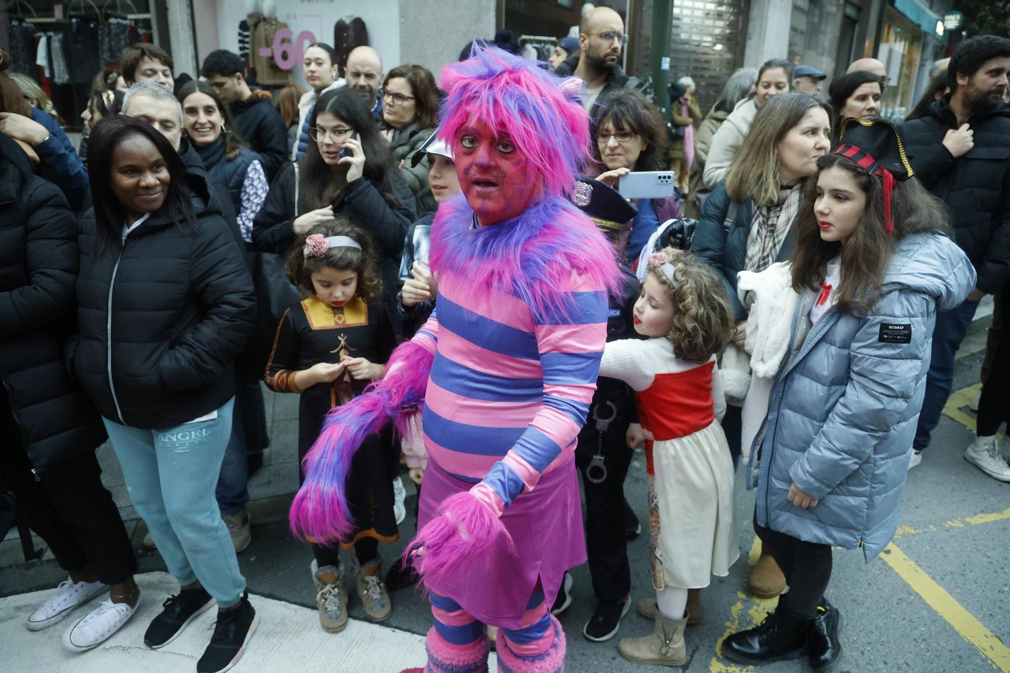 Santiago disfruta del tradicional desfile de Martes de Entroido