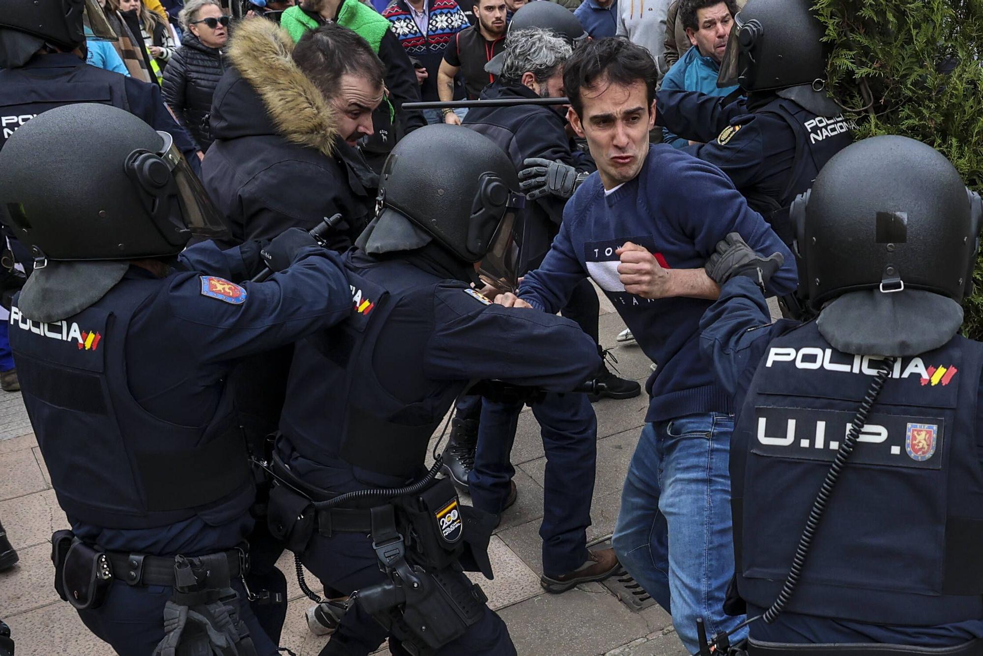 Así fue la protesta agrícola y ganadera convocada en Oviedo