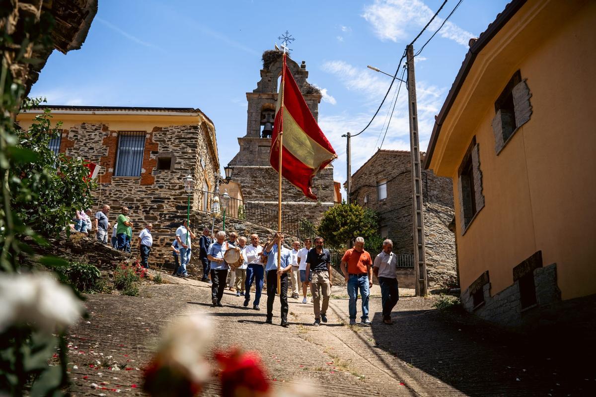 GALERÍA | Bercianos de Aliste revive con profunda devoción el Corpus Christi