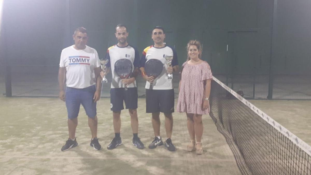 Sergio Estevan y Carlos Navarro se proclamaron ganadores del torneo de pádel.  | SERVICIO ESPECIAL