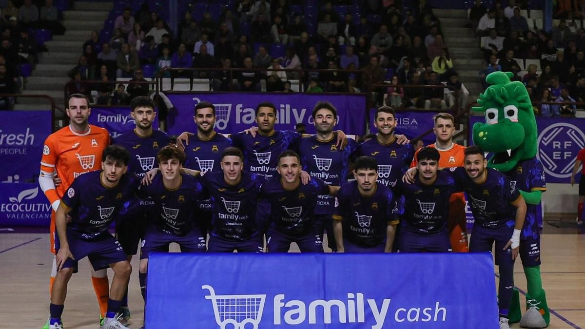 Plantilla del Family Cash Alzira FS, que vuelve a luchar por el ascenso a Primera RFEF dos años después