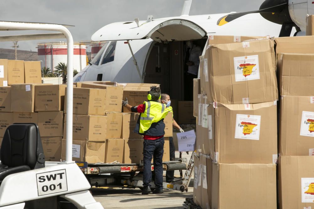 Coronavirus en Canarias | Llega desde China el cuarto cargamento de material sanitario comprado por el Gobierno canario.