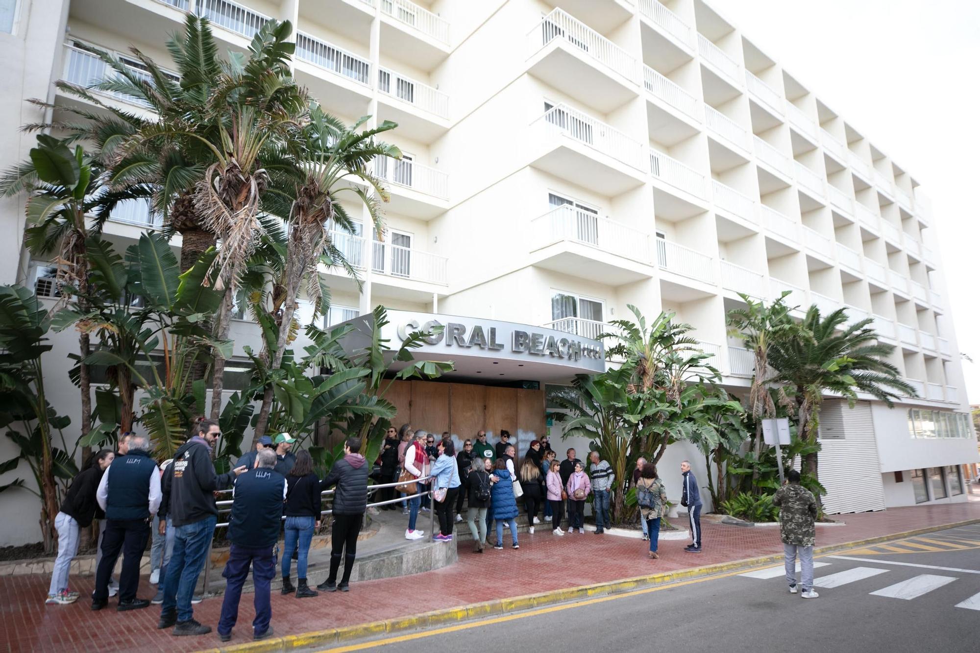 Aquí están las fotos de la concentración de trabajadores de hoteles de la cadena By Llum en es Canar