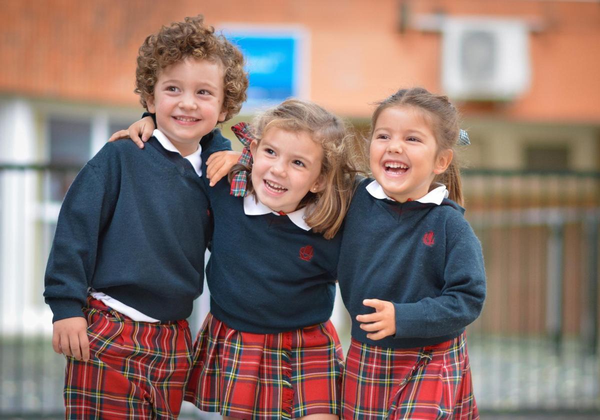 Imagen Alumnos de infantil jugando