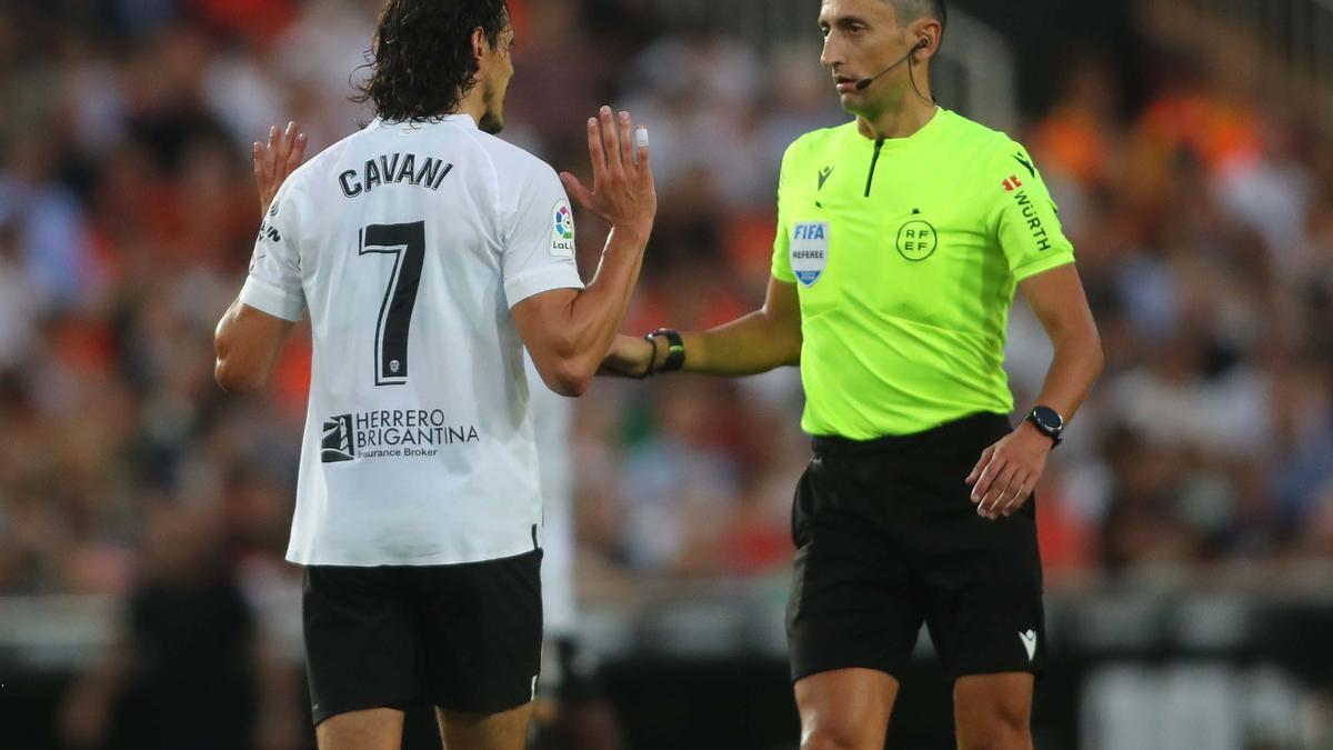 Cavani, con Sánchez Martínez