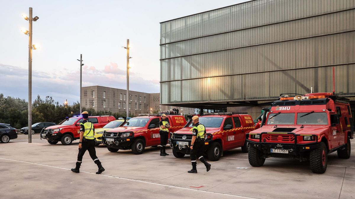 Agents de la UME al l'incendi forestal del Baix Ebre