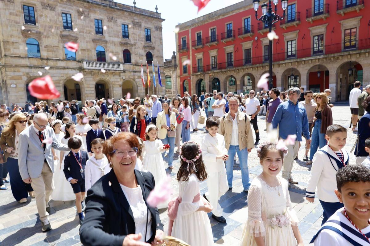 En imágenes: Gijón se anima con el Corpus Christi en plena fiebre por León XIV En imágenes: Gijón se anima con el Corpus Christi en plena fiebre por León XIV