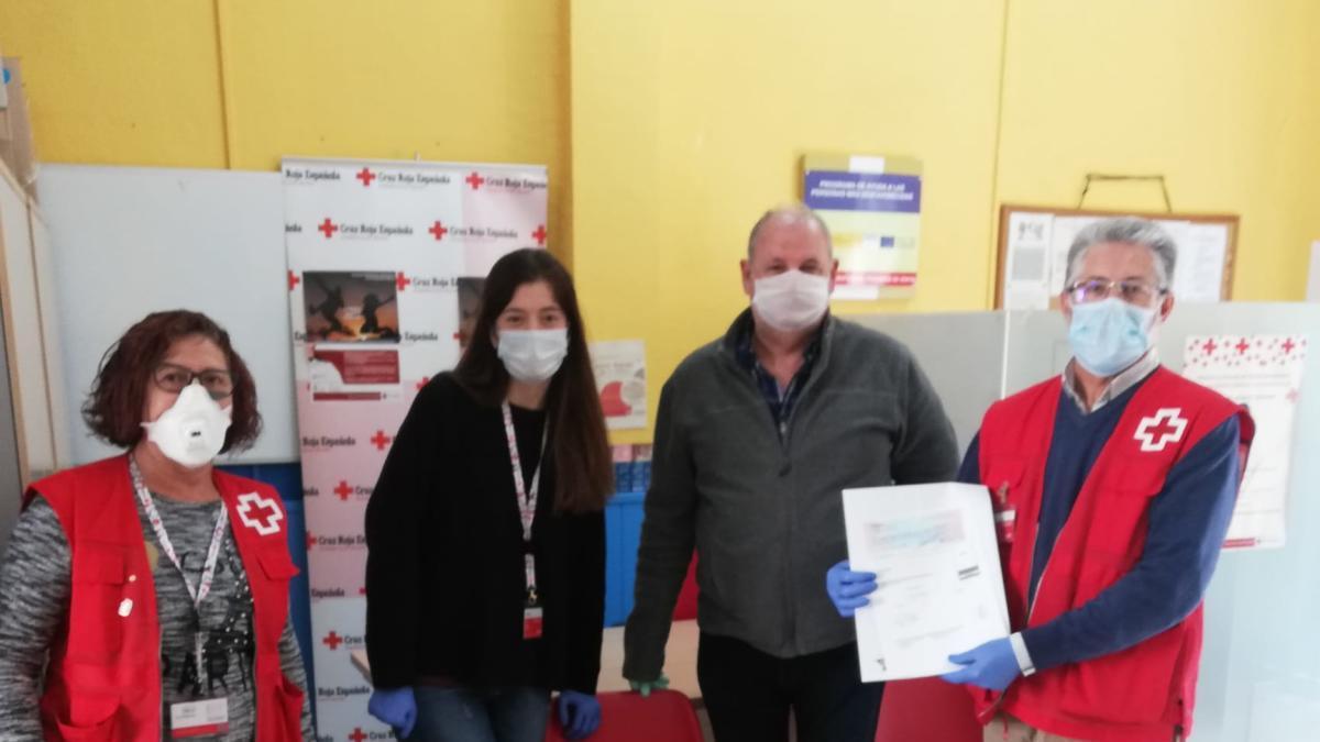 Ber Largas dona a Cáritas y Cruz Roja los 1.500 euros del premio por reciclaje de vidrio