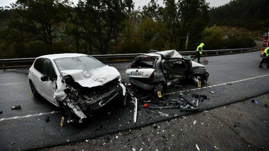 Fallece una conductora de 39 años en un aparatoso accidente en Ponte Caldelas