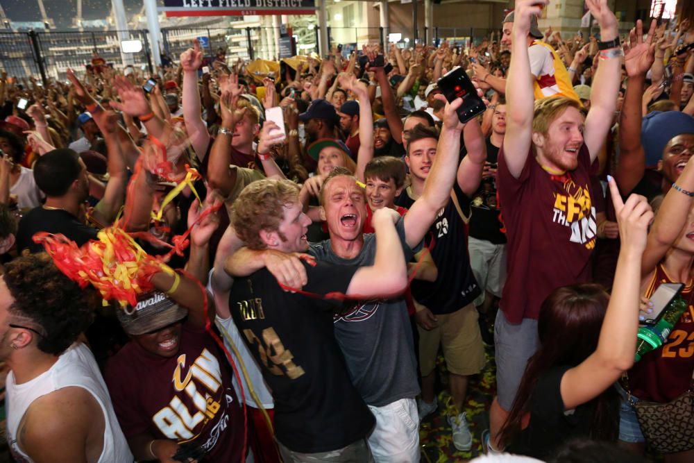 La afición celebra el triunfo de los Cavaliers