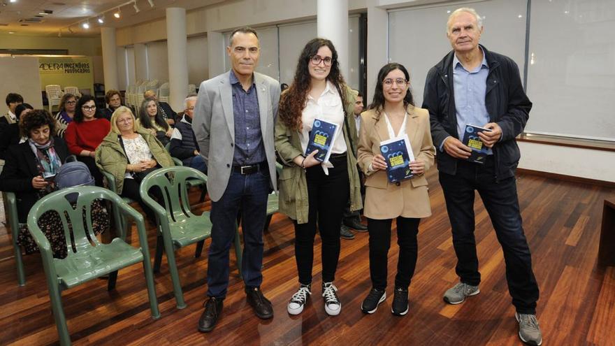 La autora, durante el acto de presentación. //Bernabé/ Javier Lalín