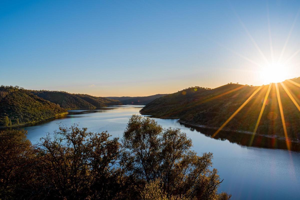 Amanecer en el Parque de Monfragüe (Extremadura).