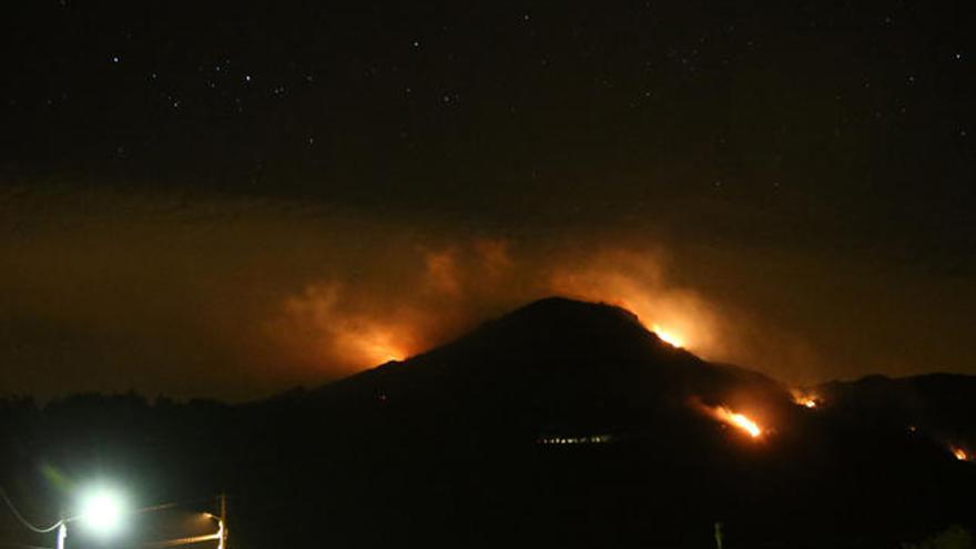 Extinguidos sendos incendios forestales en Covelo y Rodeiro