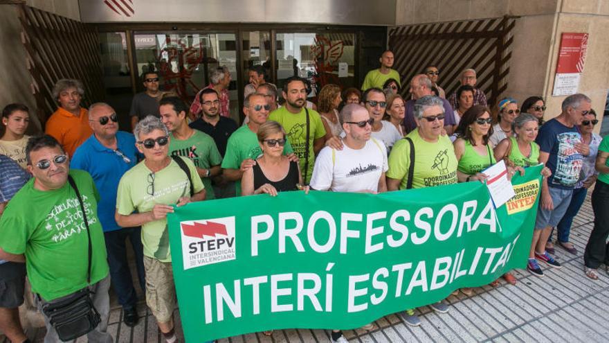 Protesta de interinos por la inestabilidad laboral