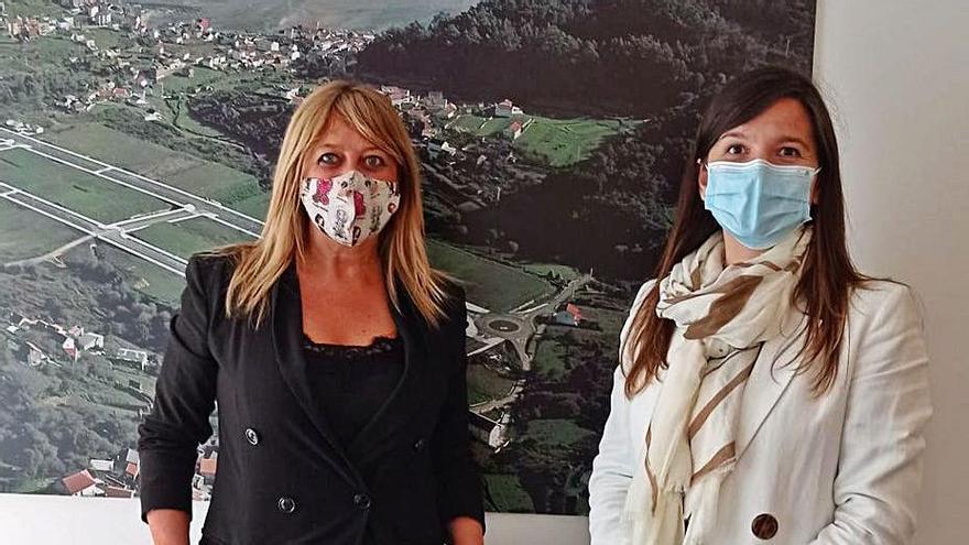 Beatriz Sestayo y Verónica 
Pichel se reunieron ayer en 
Santiago de Compostela.