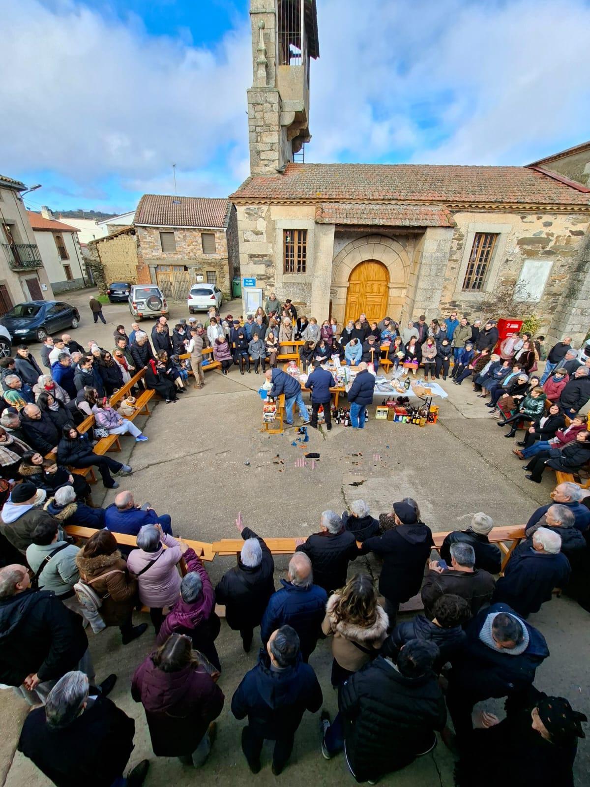 Veneración a San Antonio a la antigua usanza en Domez