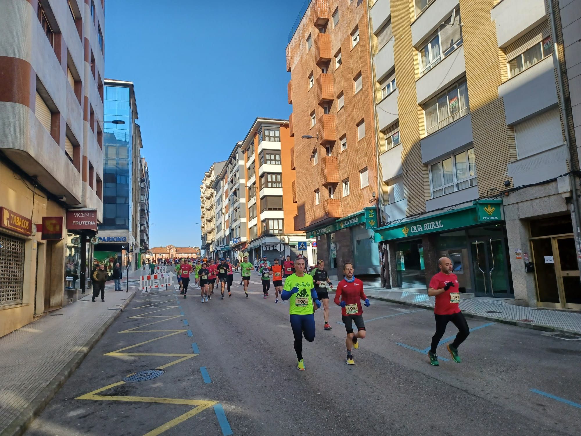 Todas las imágenes de la  XXXIII Media Maratón de Siero: así fue la gran prueba con salida en la Pola