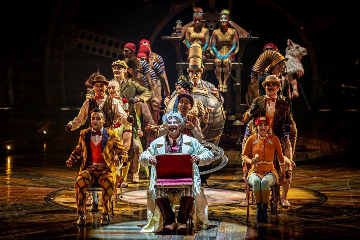 KURIOS plantea una idea profundamente humana: la fascinación sigue siendo una fuerza viva.