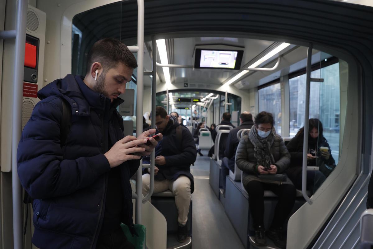 Usuarios del metro de Barcelona