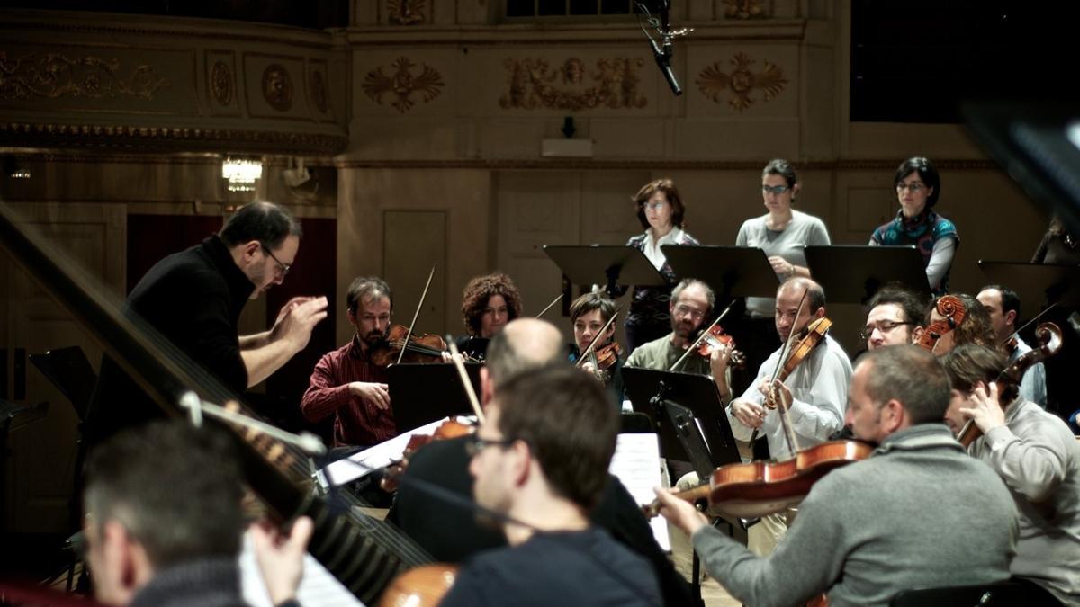 Rinaldo Alessandrini dirigiendo el Concerto Italiano en L'Auditori.