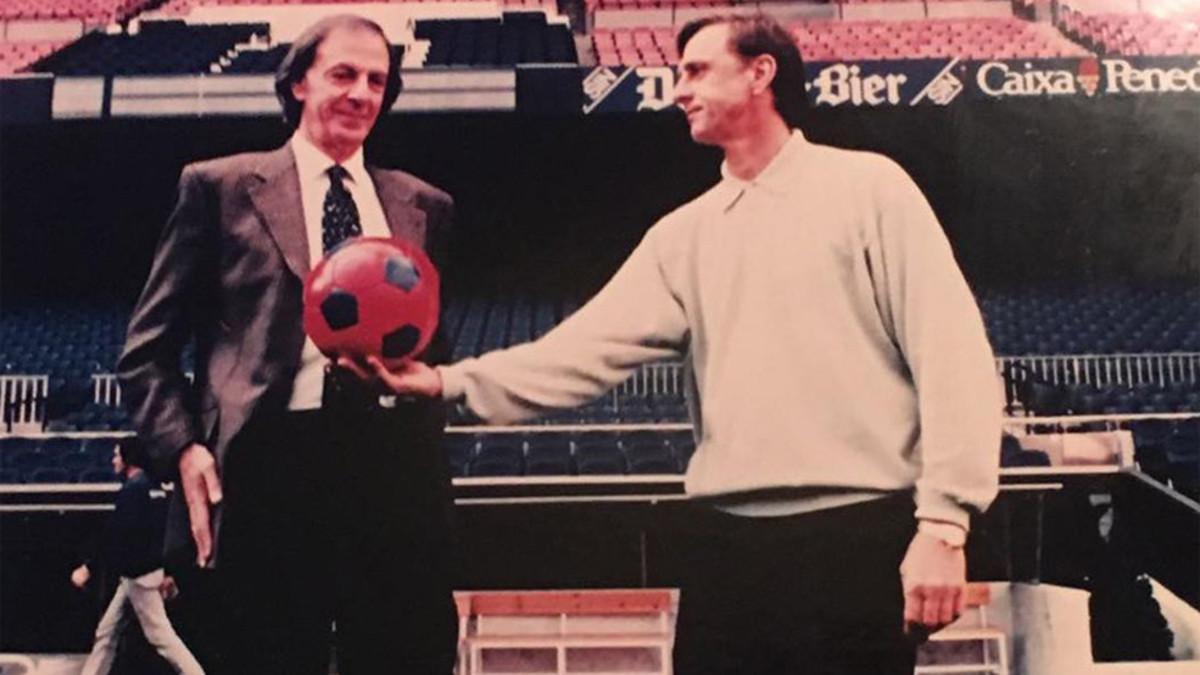 César Luis Menotti y Johan Cruyff, en una imagen tomada en el Camp Nou