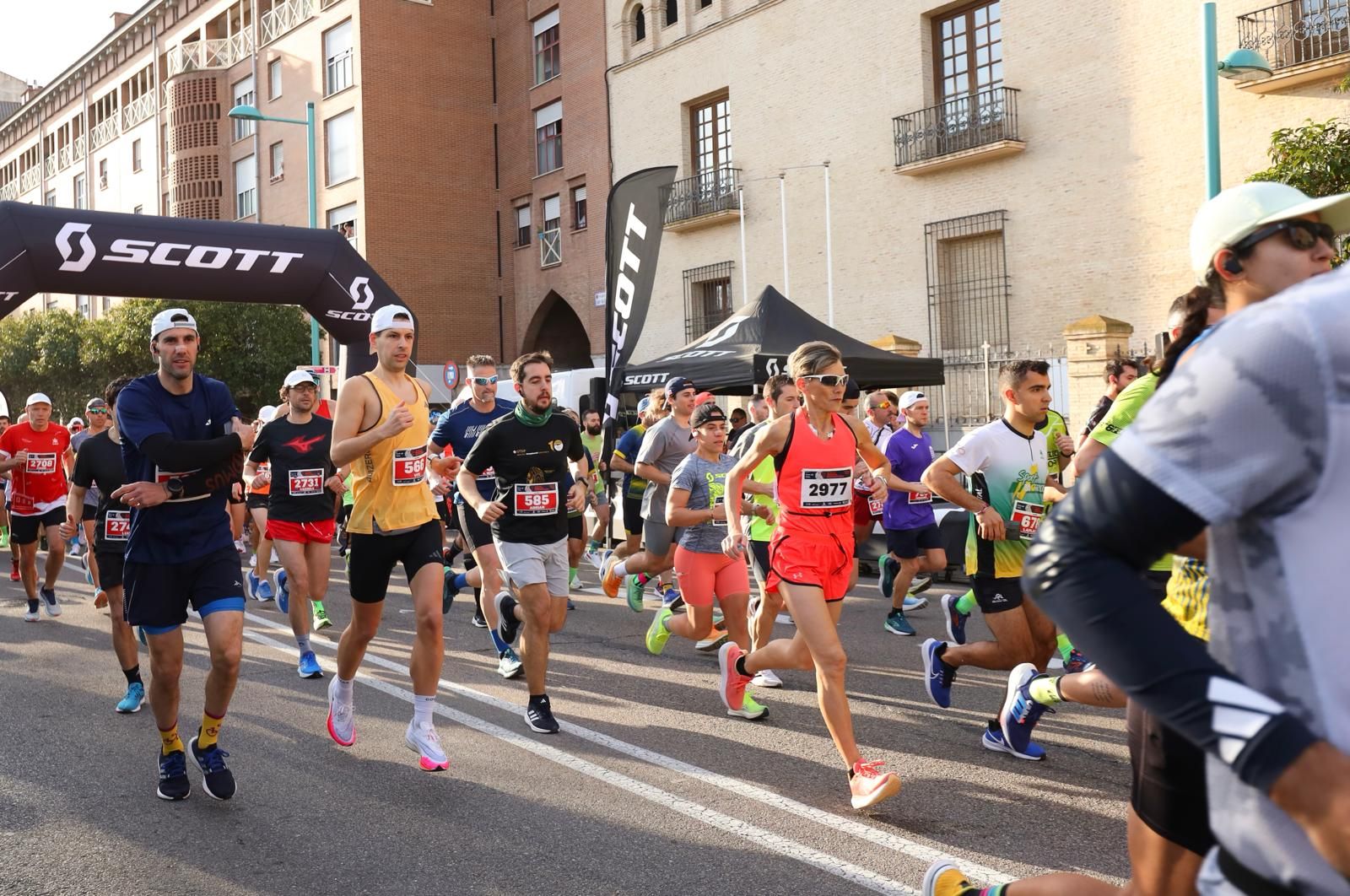 En imágenes | Búscate en el Medio Maratón de Zaragoza 2024