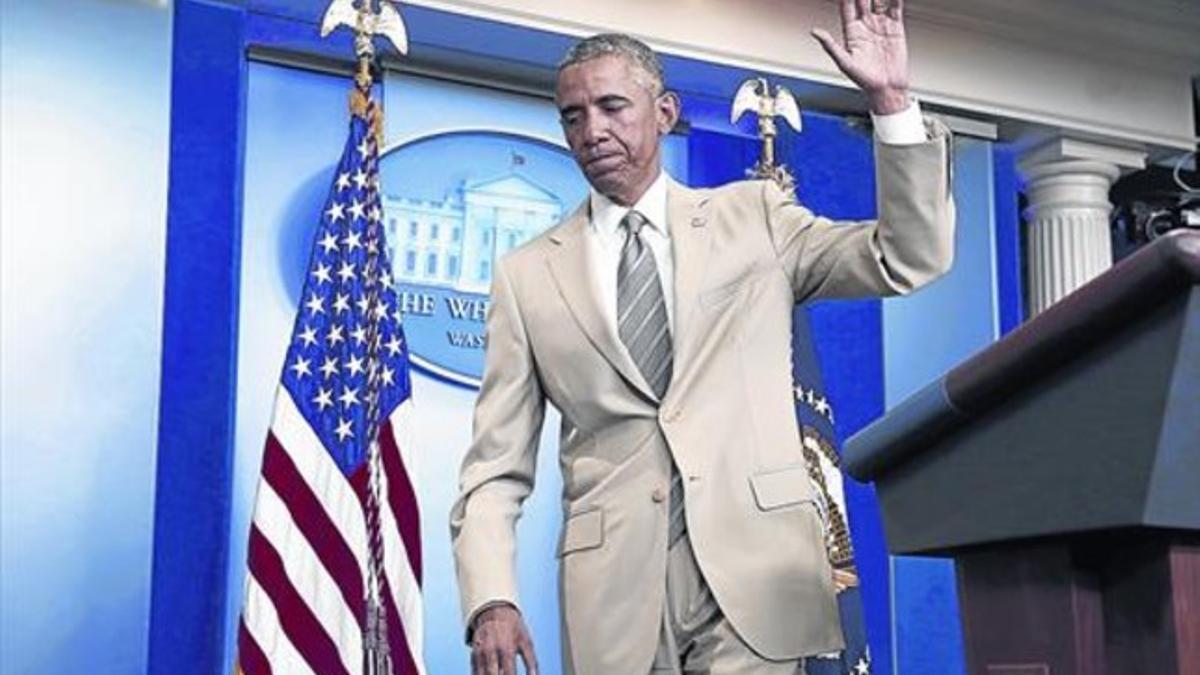 Dubitativo 8 Obama abandona la sala de prensa de la Casa Blanca tras un encuentro con los informadores, el jueves.