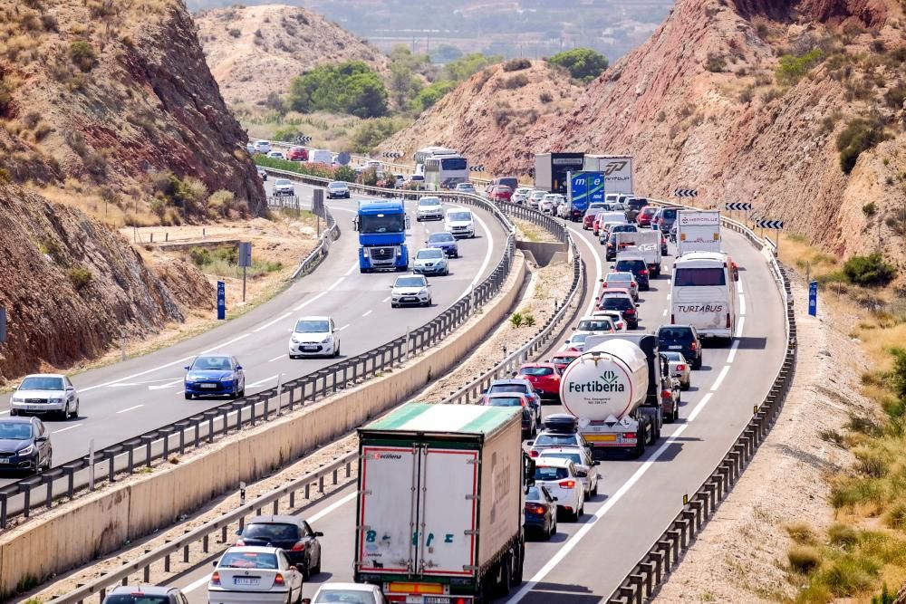 Un accidente provoca retenciones en la A-31