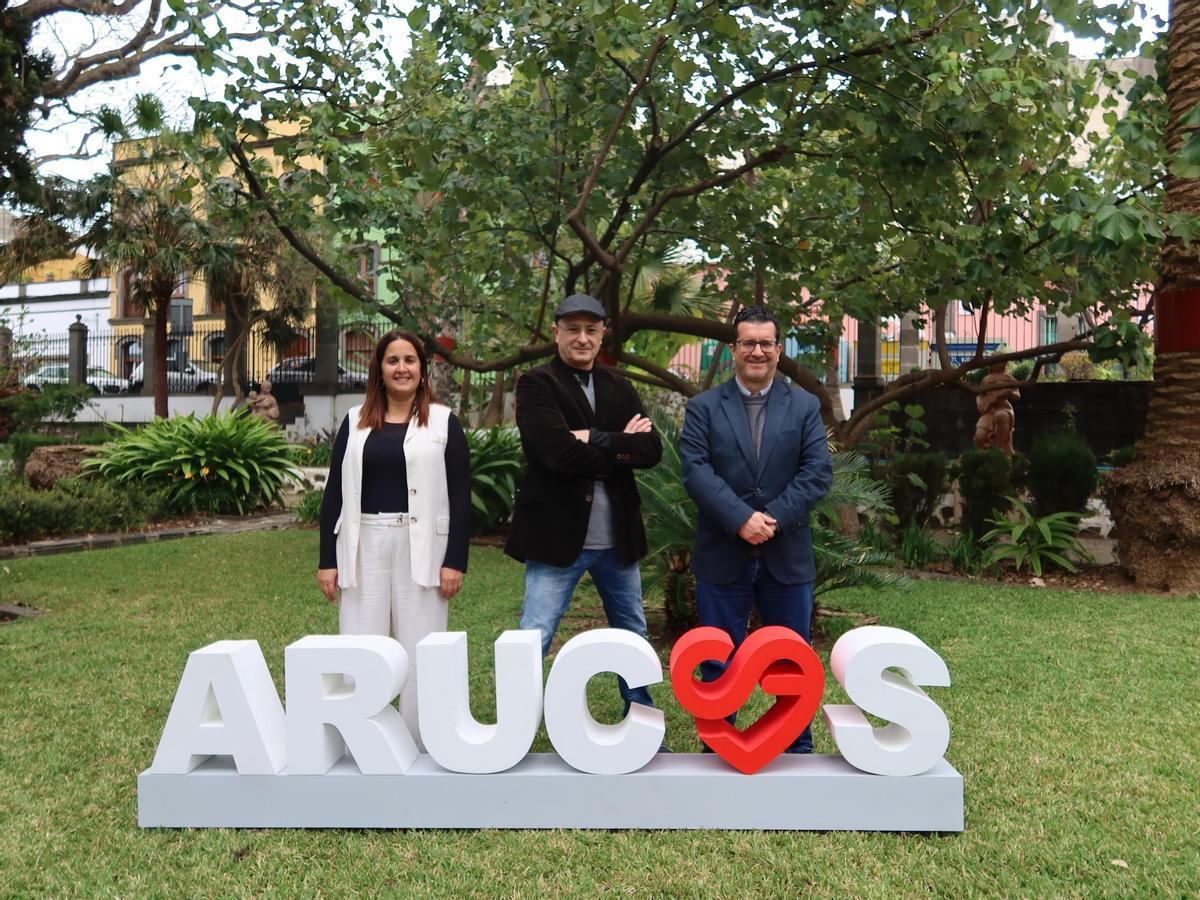 María José Valencia, Víctor batista y Juan Jesús Facundo, en la presentación del pregonero de San Juan 2026.
