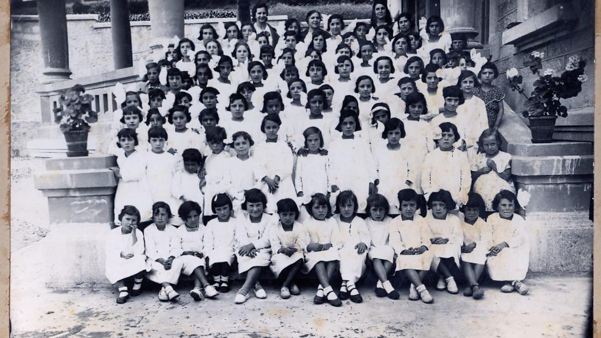 Grupo de alumnas del año inaugural, 1934
