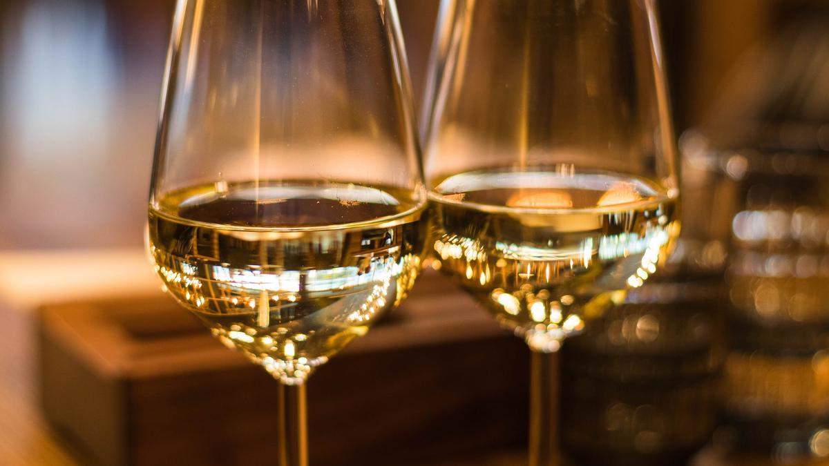 El vino blanco tiene unos beneficios considerables para la salud
