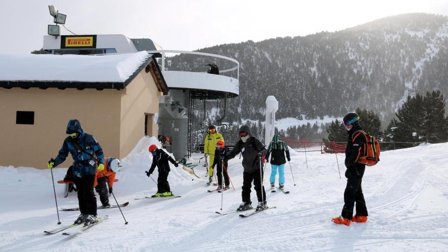 El vent i el fred desllueixen el primer dissabte d&#039;esquí després de les nevades