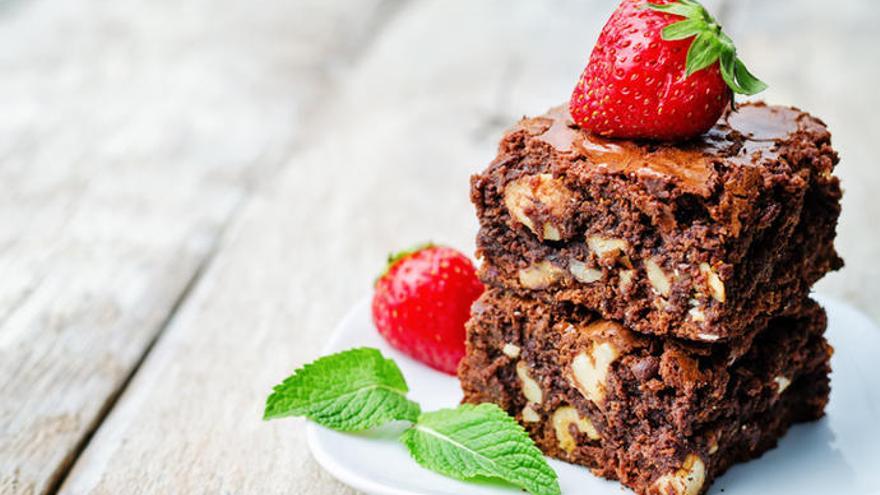 Brownie de chocolate con nueces, un rico y sano pastel