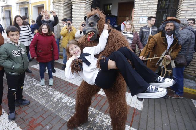 La Danza de los Locos de Fuente Carreteros, en imágenes