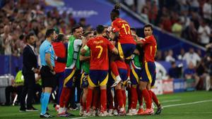 Los jugadores de España celebran uno de los goles ante Francia