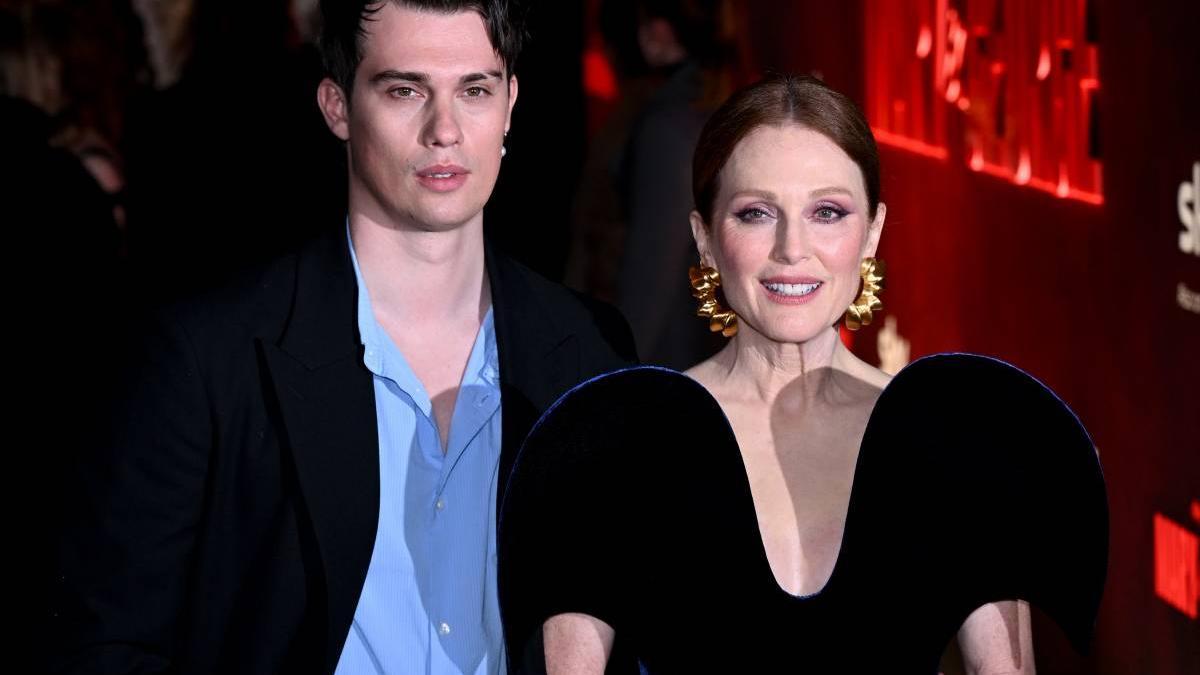 Julianne Moore y Nicholas Galitzine: &quot;Tras cumplir 40, la gente te mira diferente&quot;