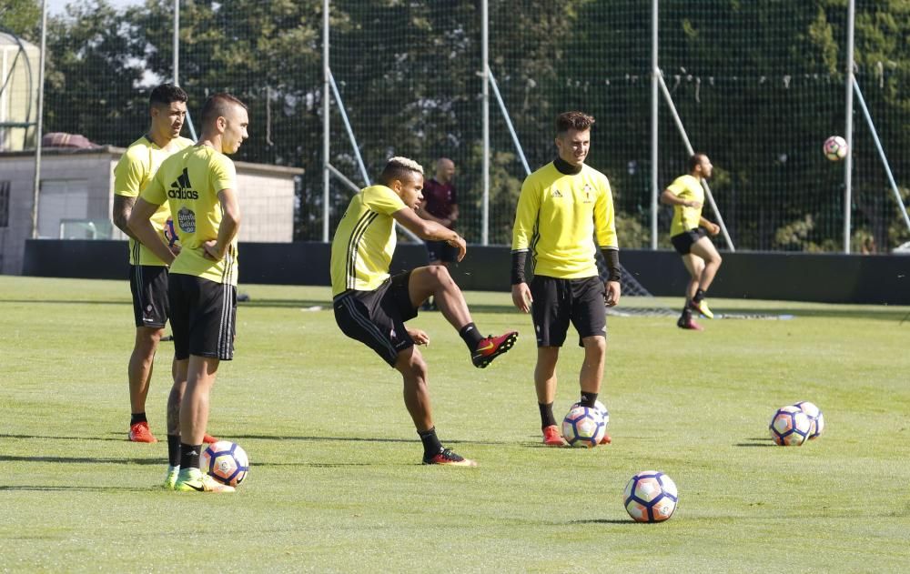 Los jugadores del Celta ultiman los preparativos antes de debutar en Liga en la temporada 2016/2017