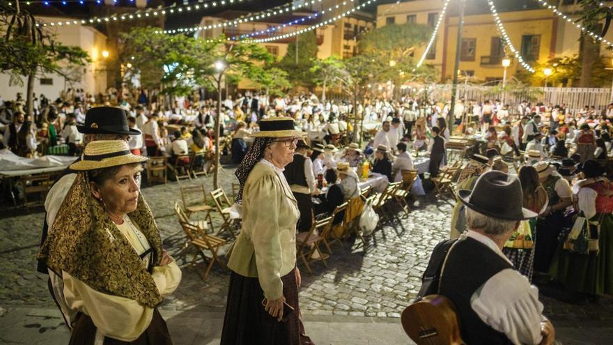 Mesas del baile de Magos de Santa Cruz: a la venta este lunes por 15 euros, un 50% más que el año pasado