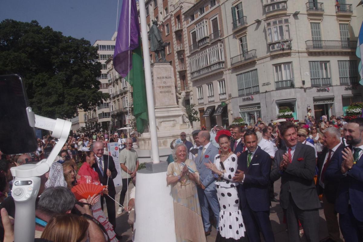 Málaga peregrina ante la Victoria para comenzar su Feria