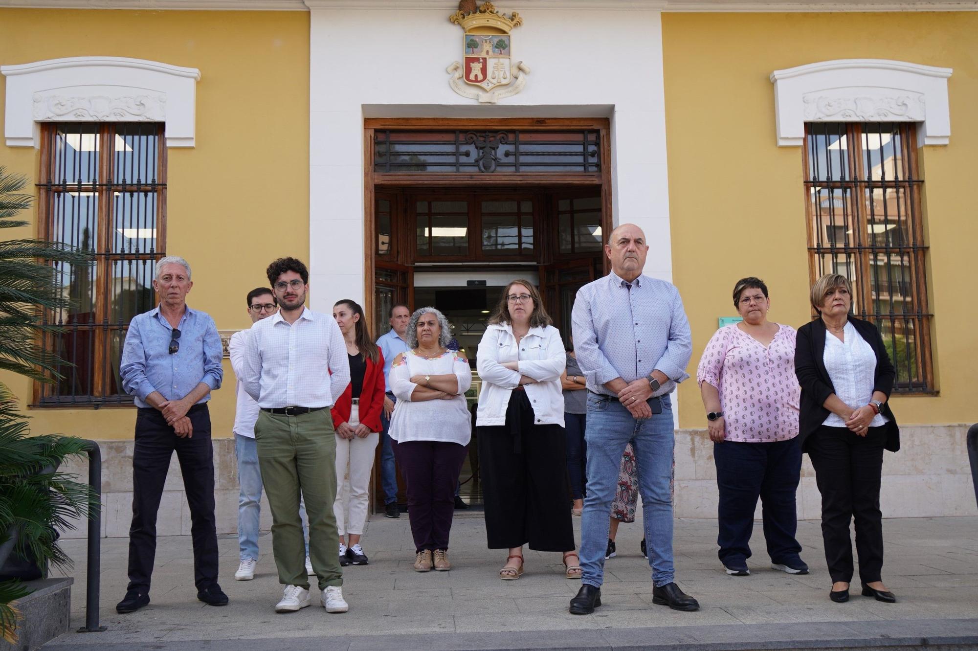 Minuto de silencio en Burjassot ante el último asesinato machista.