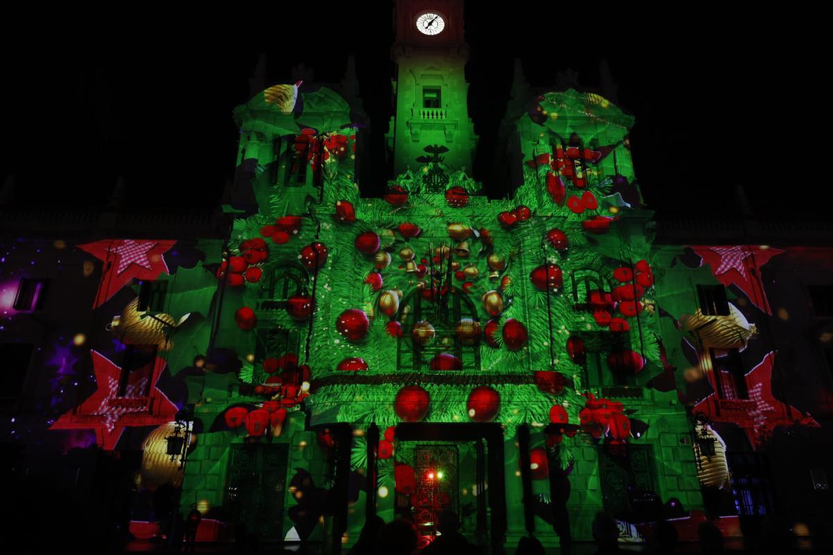 València estrena un "mapping" en la fachada del Ayuntamiento