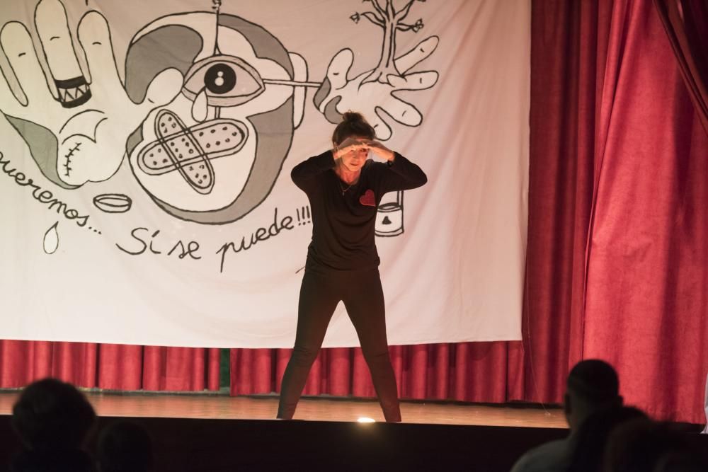 La tarda de circ i teatre a la Llar Sant Joan de Déu mostra el poder transformador de les arts escèniques