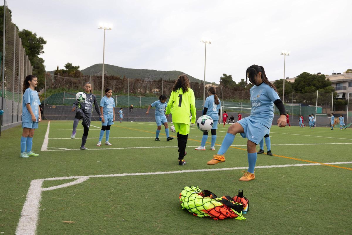 Calentamiento de la selección sub 12 femenina.