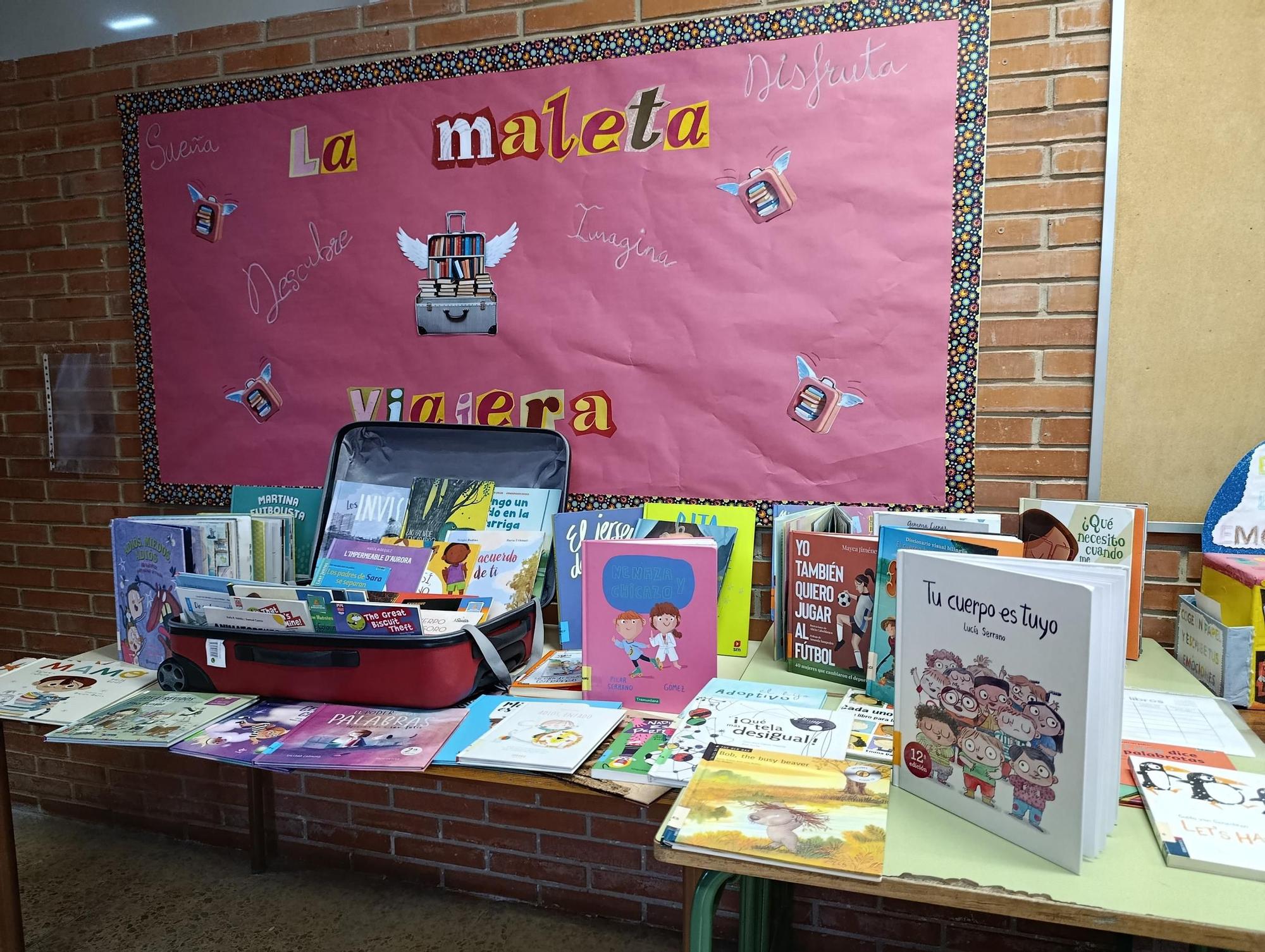 En Llanera los libros viajan en una maleta