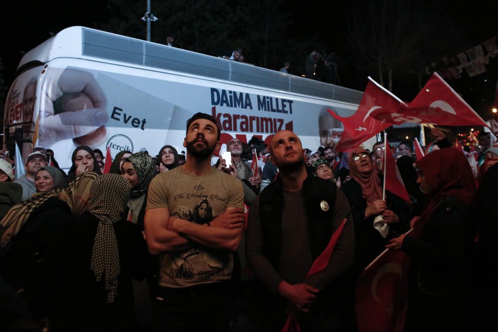 Erdogan gana el referéndun constitucional en Turquía