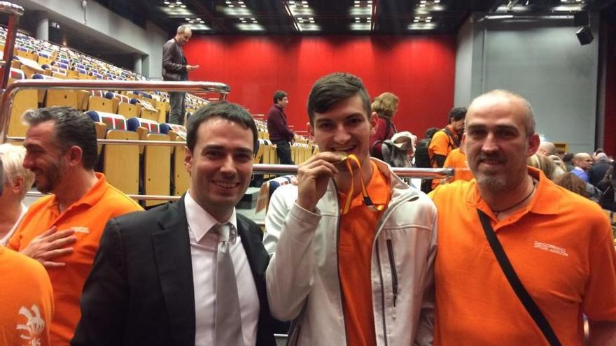 Un estudiante aragonés consigue el diploma de excelencia en las olimpiadas de Abu Dhabi