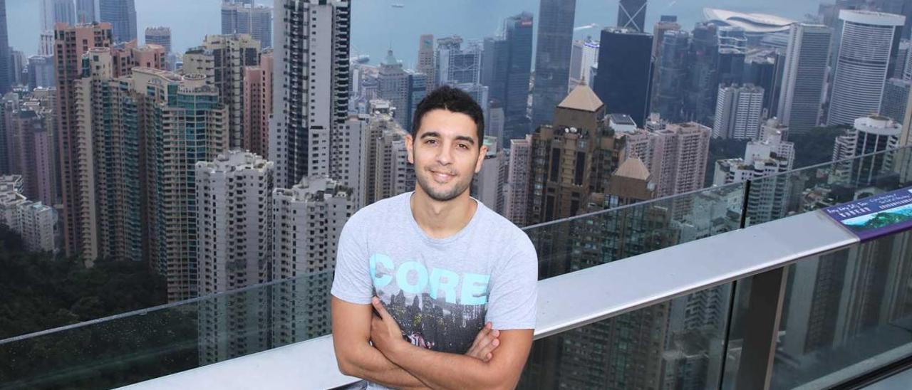 Juan Calderón en el Victoria Peak de Hong Kong