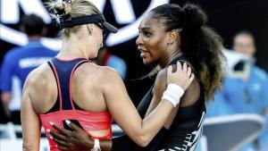 Serena conversa con Lucic-Baroni tras superarla en semifinales 