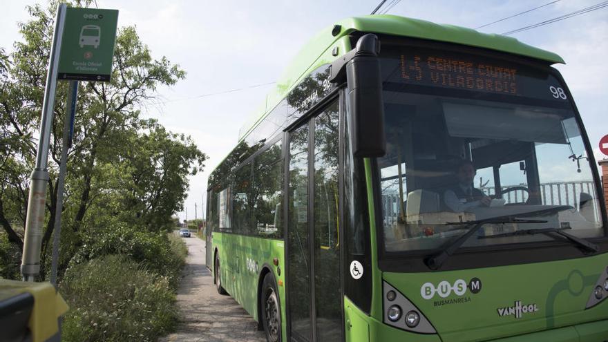 Parada del bus de l&#039;L5 a l&#039;Escola Oficial d&#039;Idiomes de Manresa.